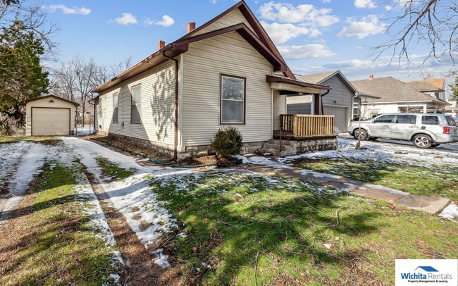 Building Photo - 1717 S Water St