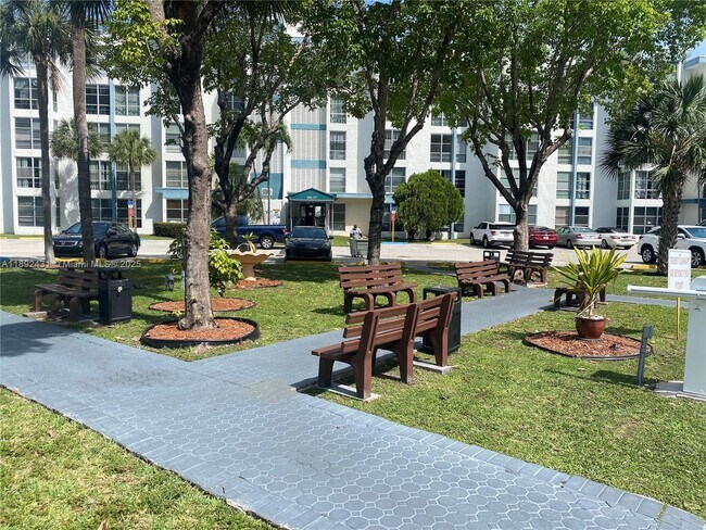 Photo - 17620 Atlantic Blvd Unidad 217