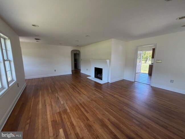 Photo - 9005 Centreville Rd