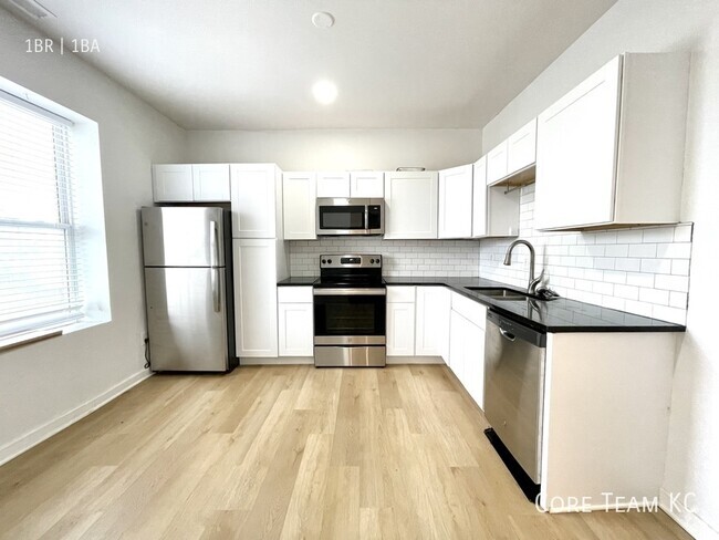 Building Photo - Newly Renovated Top Floor 1 Bedroom Unit 712-11 Rental