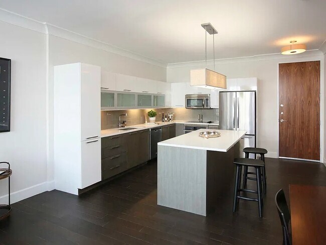 Photo - Experience Luxury Living in the Heart of H... Unit GHRO