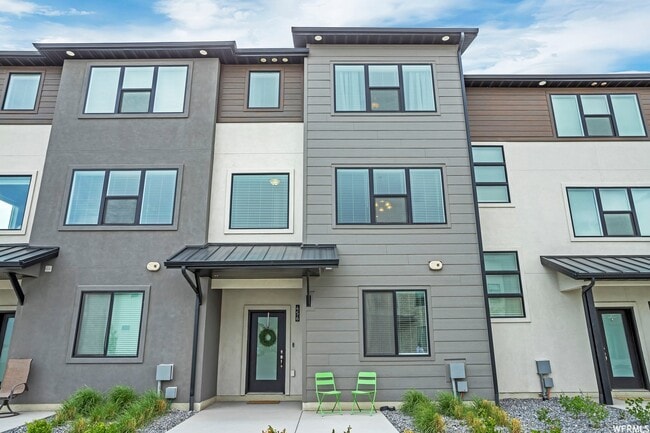 Building Photo - 456 Willow Leaf Rd