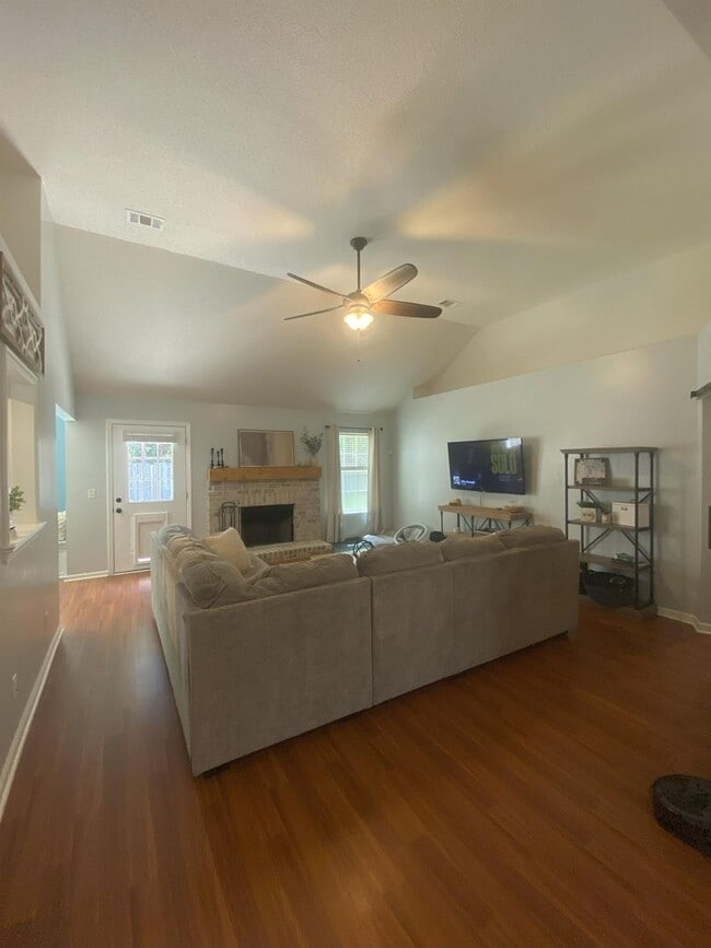 Photo - Beautiful 3 Bedroom Home with Fireplace & Private Backyard in Pooler