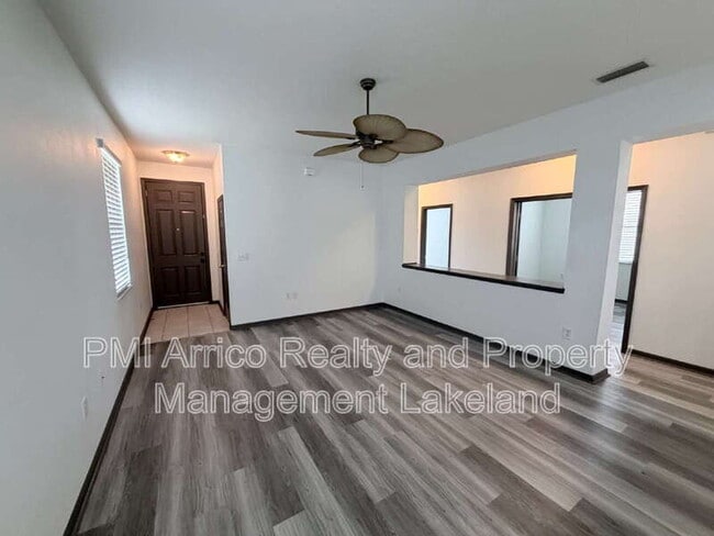 Photo - 1065 Viewpoint Way