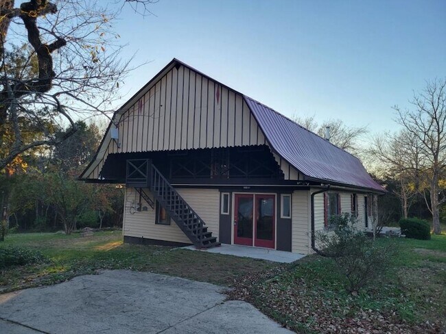 Photo - 688 Speck Rd