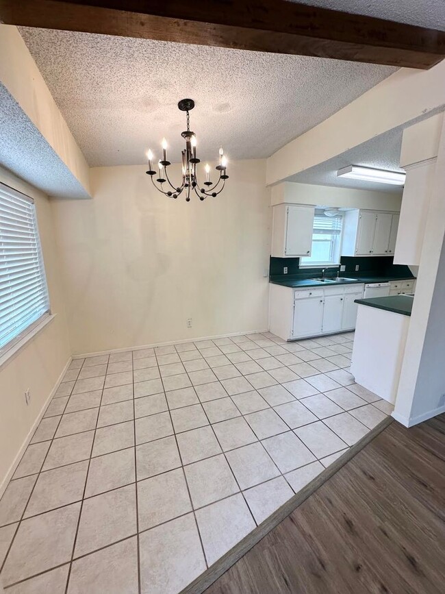 Photo - 3 Bedroom 2 Bathroom For Rent