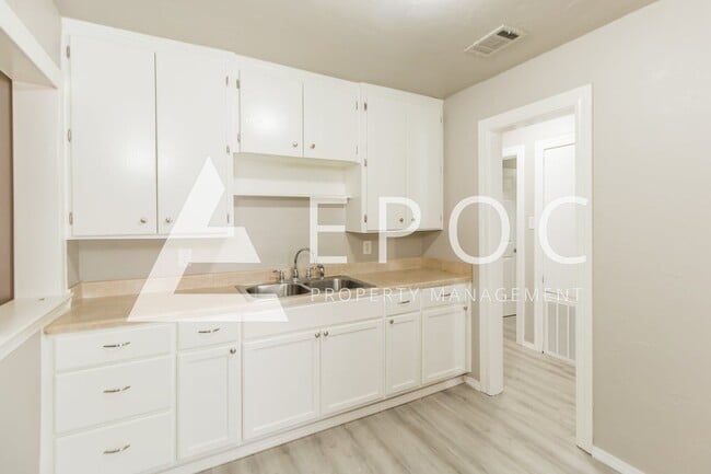 Photo - 2127 Hardin Dr