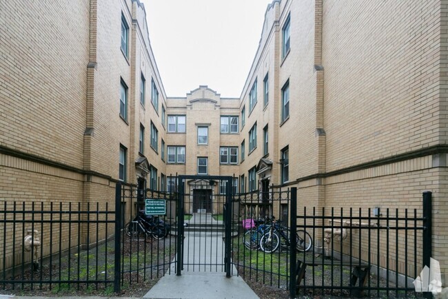 Building Photo - 1908 W Winnemac Ave Rental