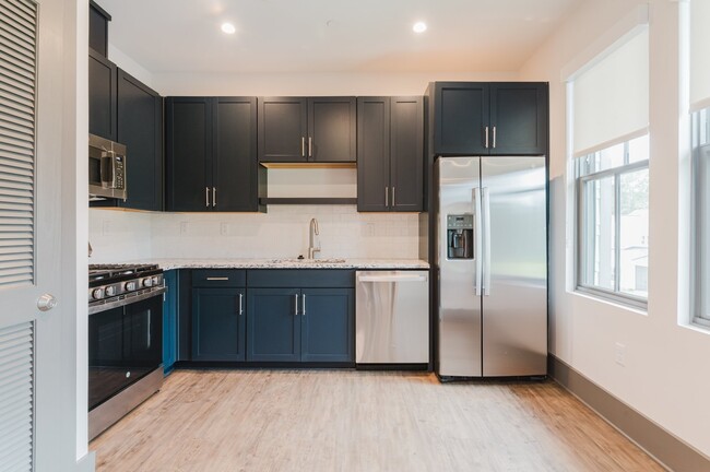 Building Photo - Studio Apartment Living in Washington Square! Unit 210