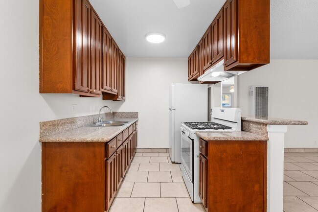 Photo - 765 Cerritos Ave Unidad 20