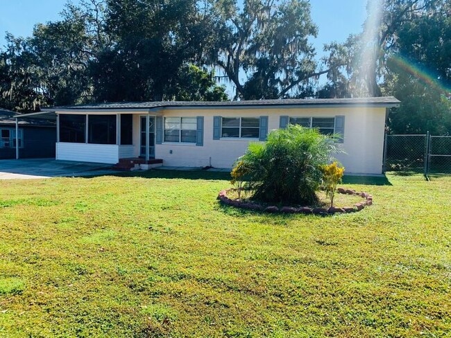 Photo - 811 Lafayette Ln