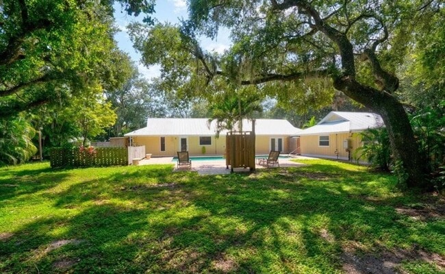 Photo - 3/2 POOL home in Harbor Estates Stuart--Lots of Parking!