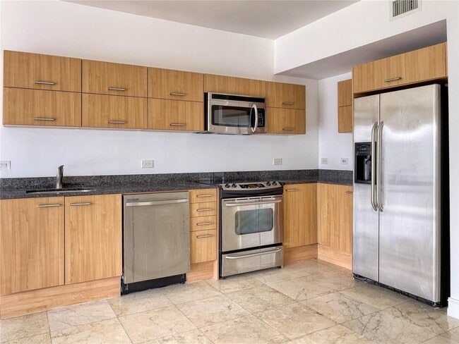 Building Photo - 350 S Miami Ave Unit 3910