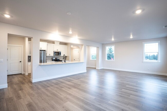 Photo - Stunning new construction!