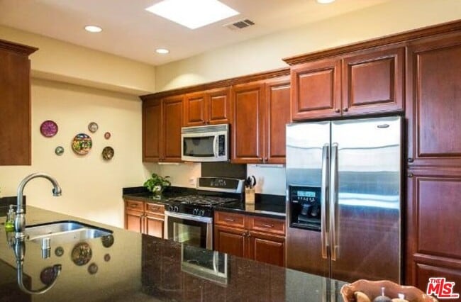 Photo - 5037 Rosewood Ave Unidad 308