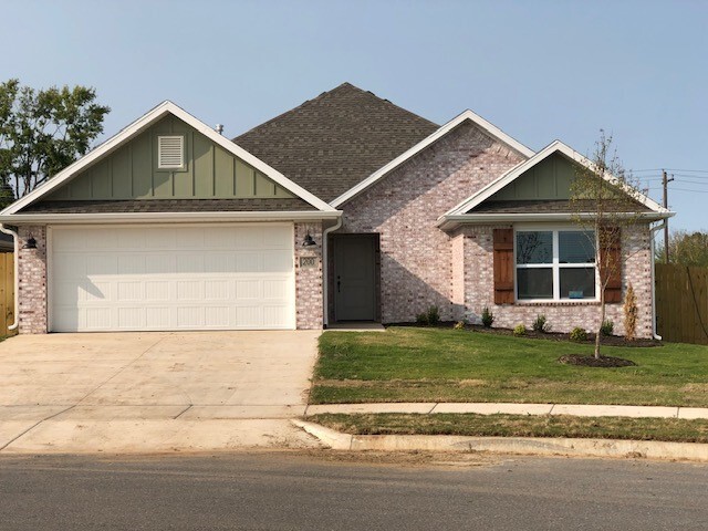 Building Photo - 200 Palm St