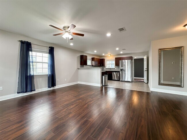 Photo - 2902 Elser St