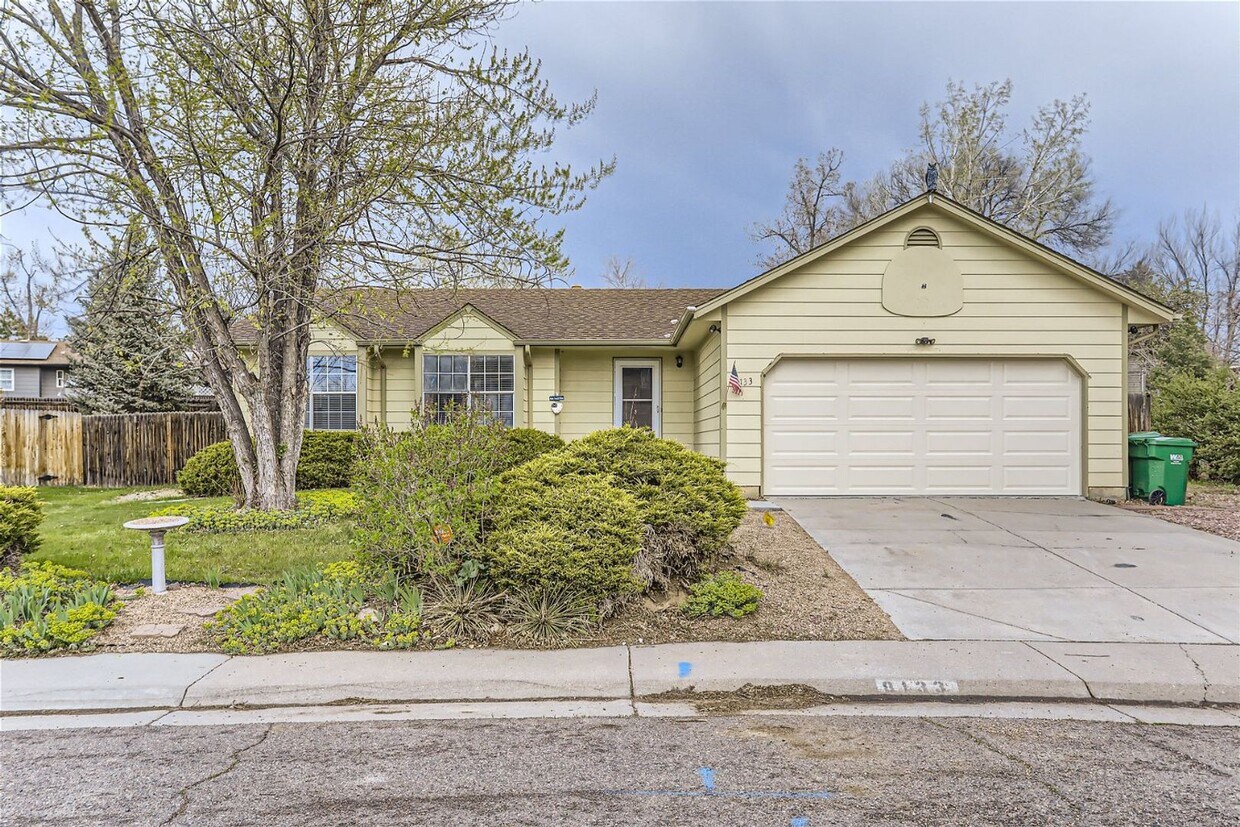 Spacious 5 Bedroom 2 Bath Single Family Home - Spacious 5 Bedroom 2 Bath Single Family Home