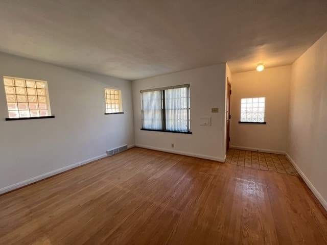 Photo - 6152 Victoria Ave