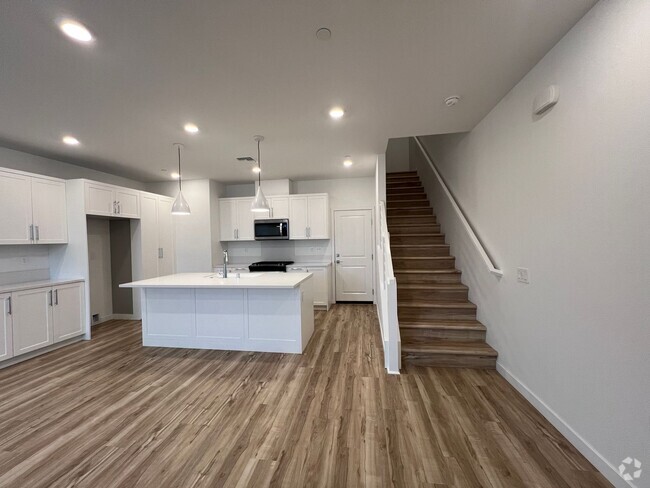 Building Photo - Gorgeous *BRAND NEW* Townhome in Midtown V...