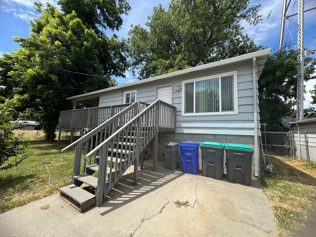 Building Photo - Spacious 2 Bedroom 2 Bath Living Room and Great Room