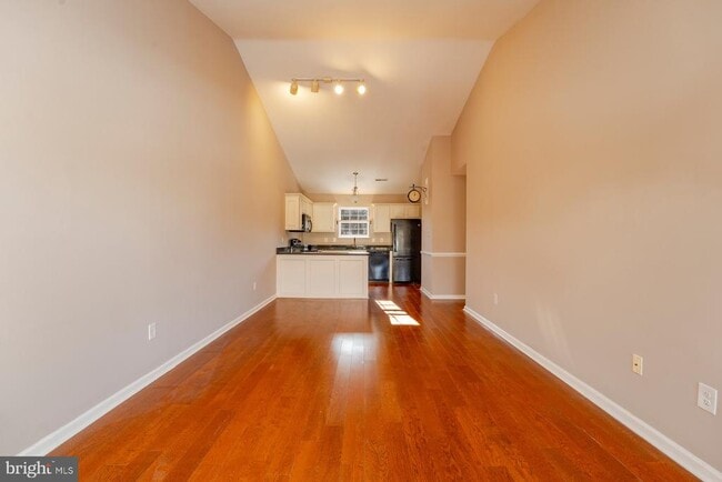 Photo - 558 London Ct Unidad 558