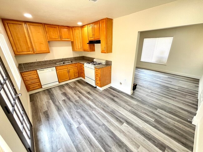 Photo - 4667 N Mayfield Ave