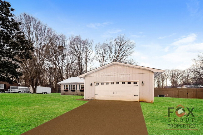 Photo - 305 Camelot Dr