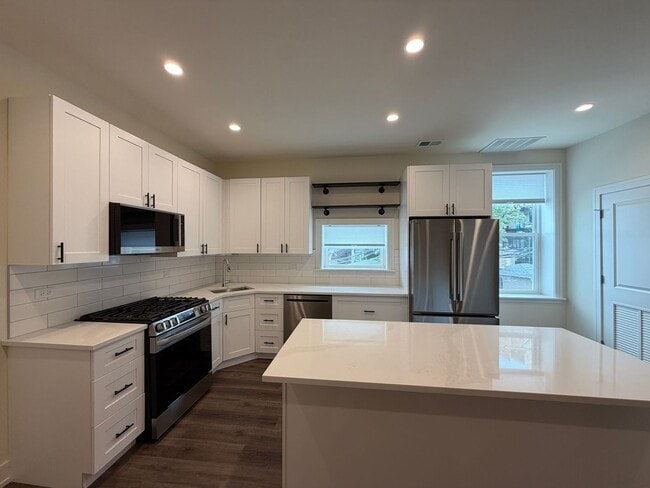 Photo - 916 W Belmont Ave Unit 916-2N
