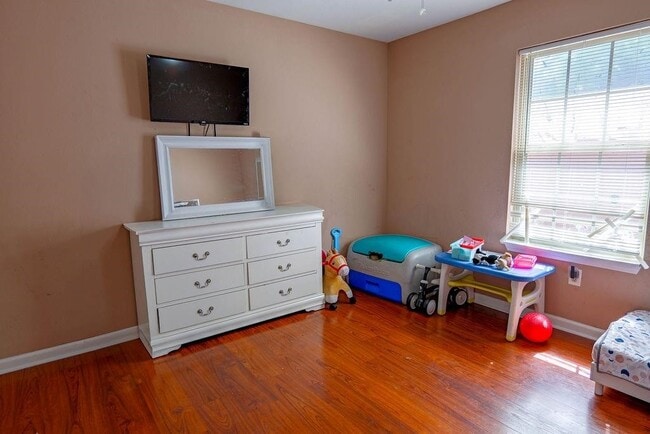 Photo - 6820 Petre Dr