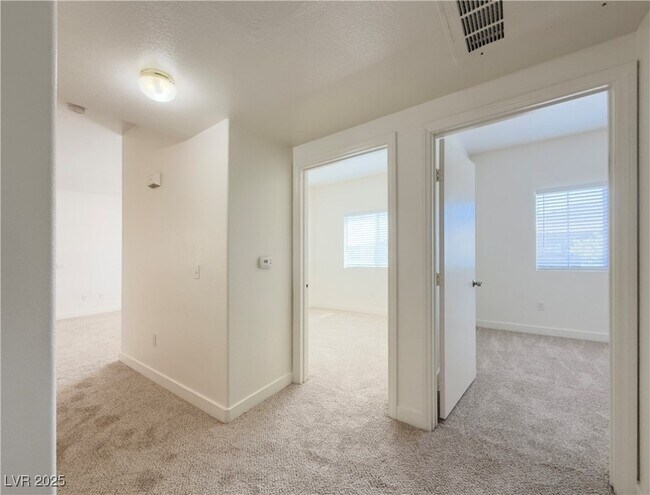 Building Photo - 3400 Cabana Dr Unit 2041 Rental