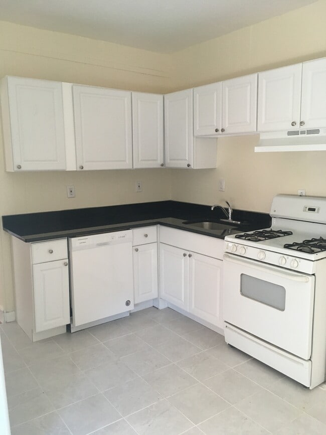 Photo - 14 Parkway Rd Unit 4