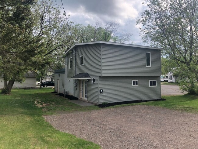 Charming 3-Bedroom Cloquet Home with Spaci... - Charming 3-Bedroom Cloquet Home with Spaci...