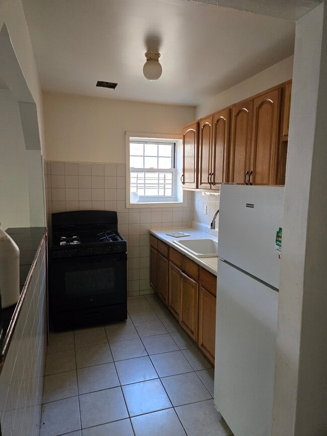 Building Photo - 1153 Commonwealth Ave Unit 2