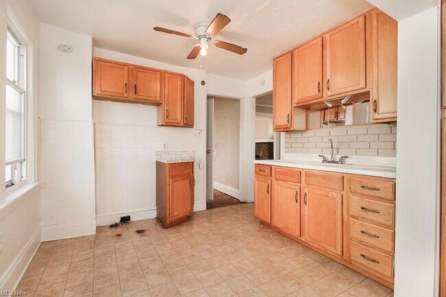 Photo - 4730 Blythin Rd