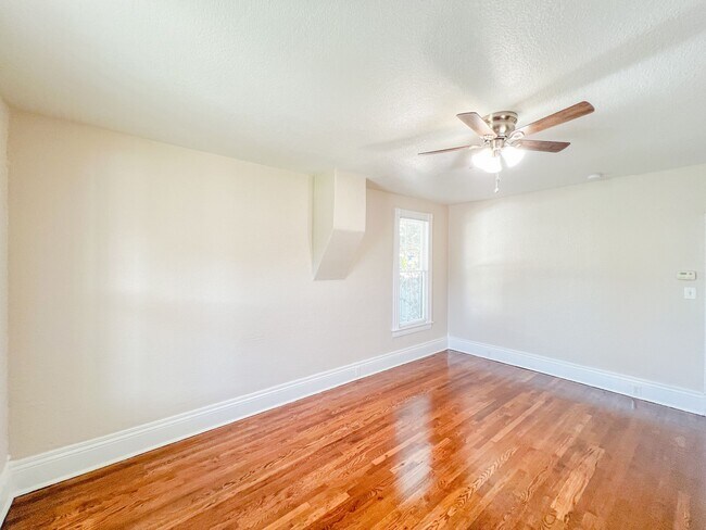 Photo - 10802 Chestnut St