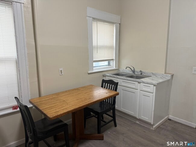 Building Photo - 1269 Park Ave