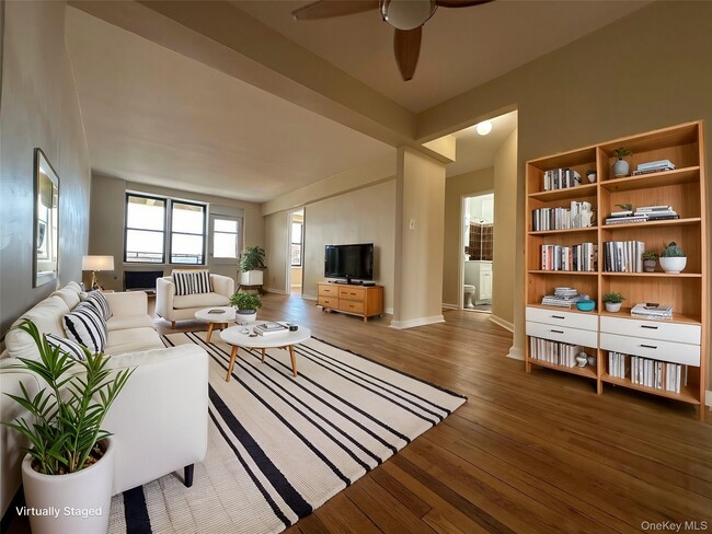 Building Photo - 25-34 Crescent St Unit 6E