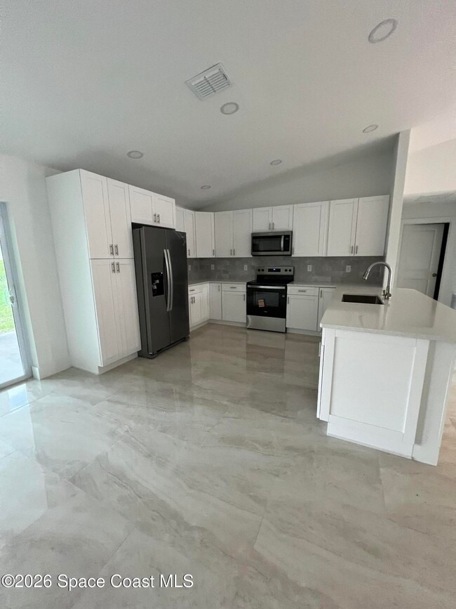 Photo - 1625 Waneta St SE