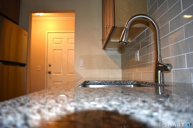 24 Teresa Pl Unit 24