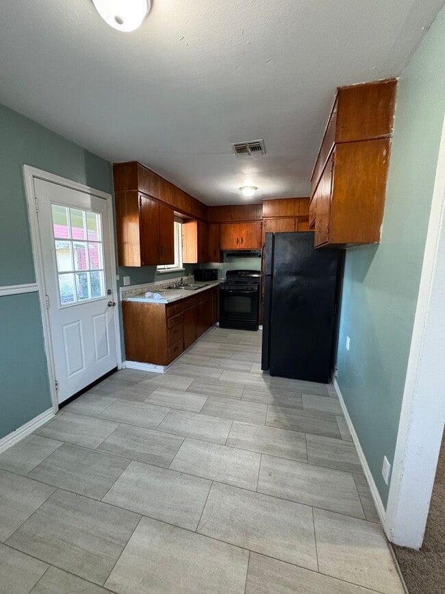 Photo - Great 3 bedroom/1 bath home includes gas range and refrigerator!