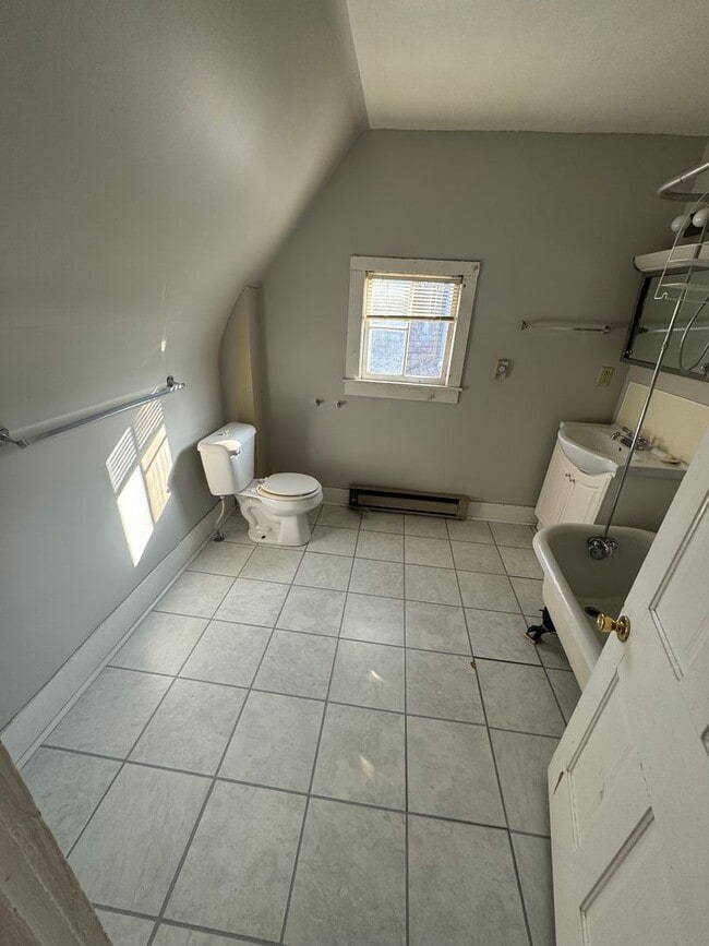 Photo - $725 - 2 bed 1 bath - Single Family Home Unit 1500 N Main St