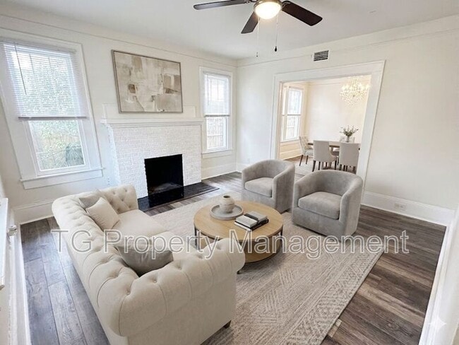 Photo - 2561 Rosselle St