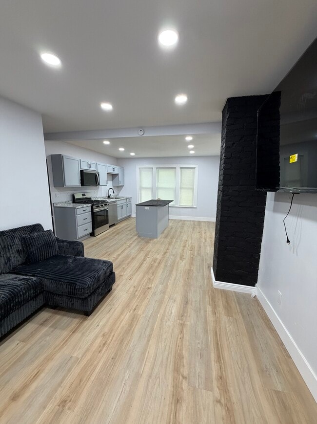 107 Walnut St Unit 1