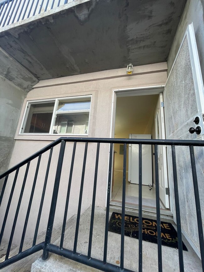 Photo - 3 bed/2 bath unit in Salt Lake!