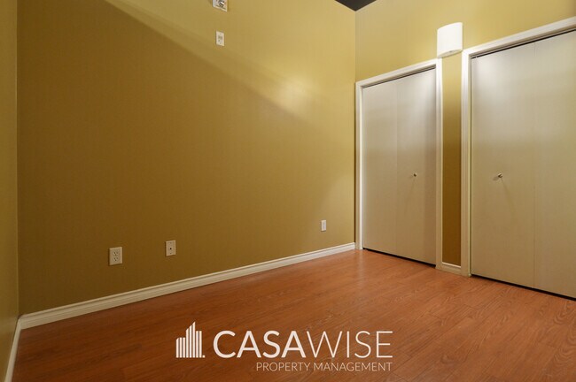 Photo - 10024-10024 Jasper Ave