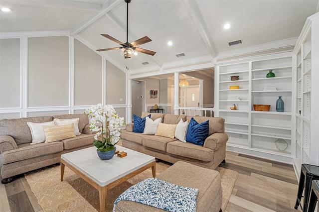 111 Hickory Creek Cir