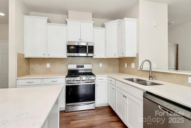 Photo - 16027 Harbor Hill Dr