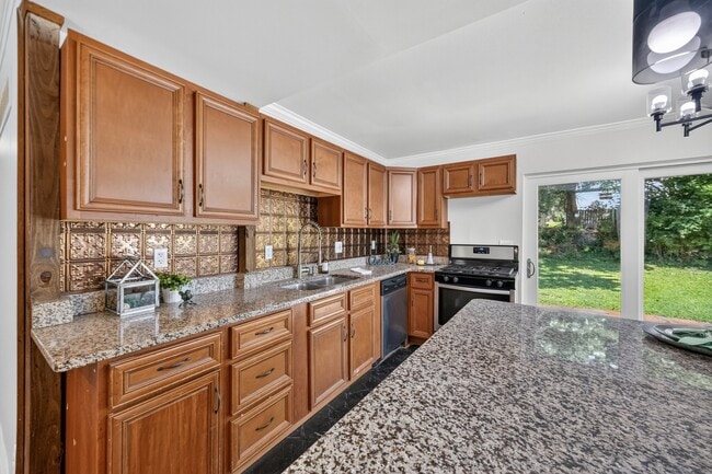 609 N Elm Ave