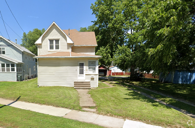 Building Photo - 2021 Lafayette St Rental